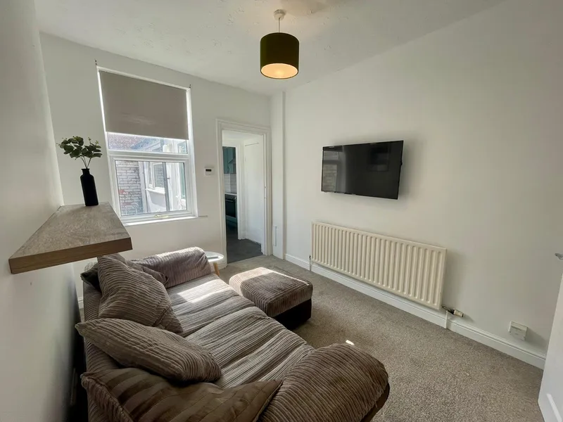 High Street // 4 Bed House // Aug 2026 - Thumbnail 10